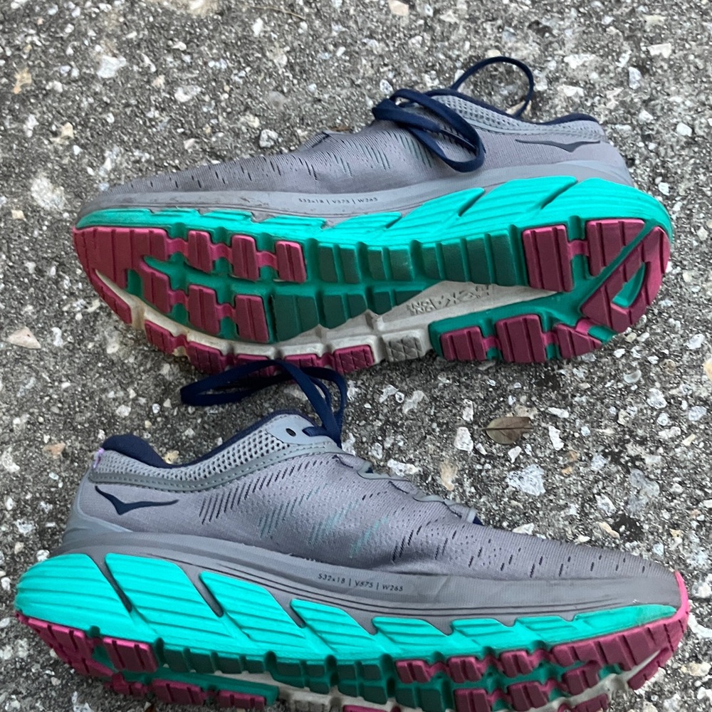 Hoka ONE ONE Running Shoes - women’s 8.5 - Picture 6 of 9